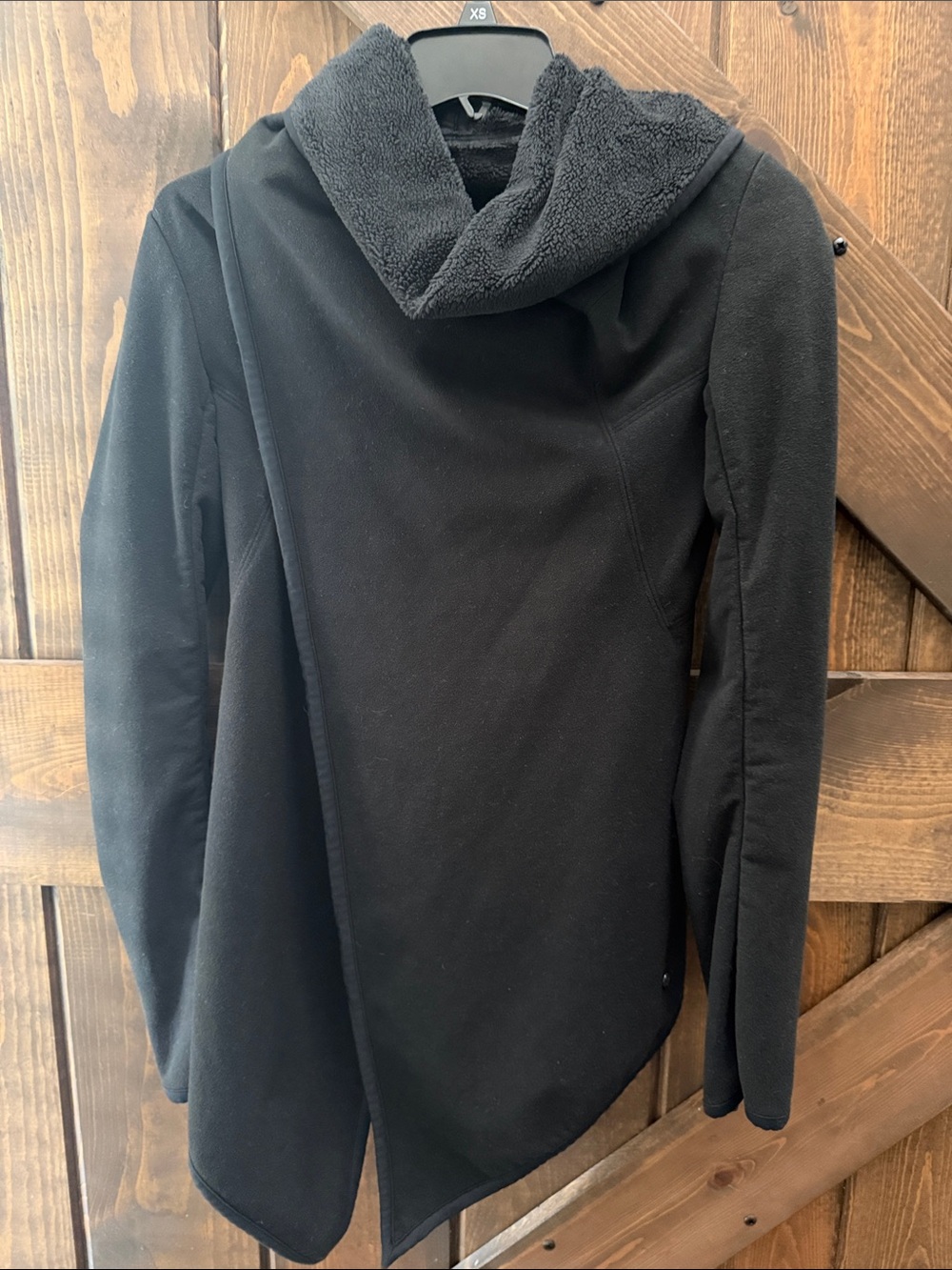 Excellent Condition Lululemon Women's Black Hooded Asymmetric Sweater Jacket